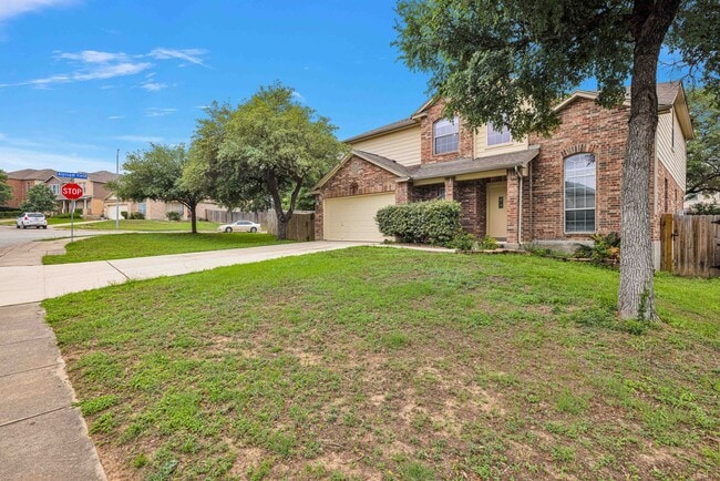 Foto del edificio - Modern Elegance in Helotes on a Spacious C...