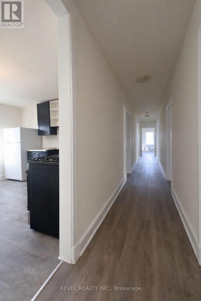 Building Photo - 226 King St