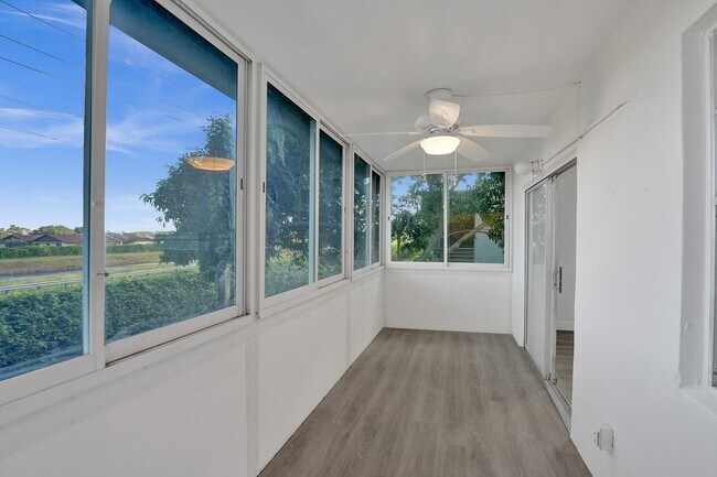 Building Photo - 710 Burgundy L