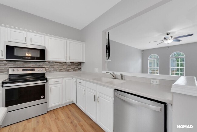 Foto del edificio - Southpark Townhome near the Greenway