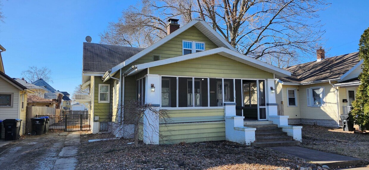 Primary Photo - Unique 3 bedroom home in Bloomington!