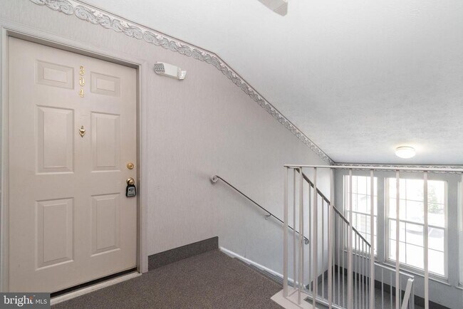 Building Photo - 691 Winding Stream Way