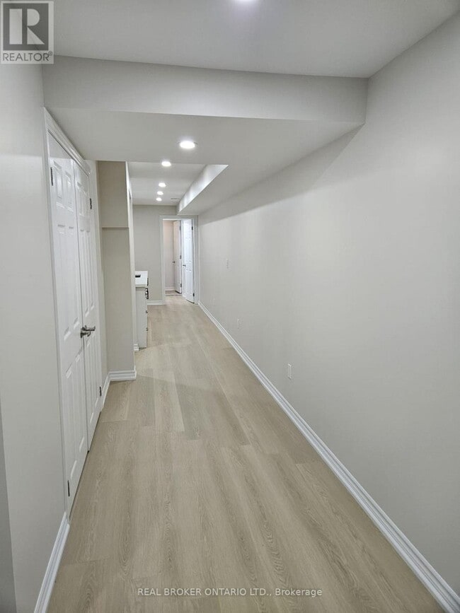 Building Photo - 5672 Dorchester Rd