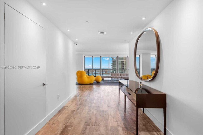 Foto del edificio - 650 NE 32nd St