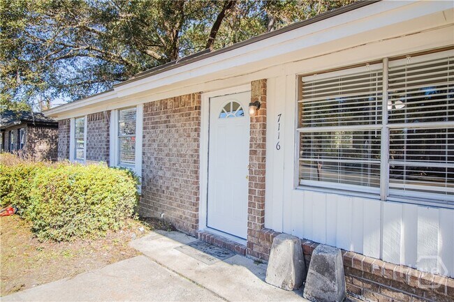 Foto del edificio - 7116 Skidaway Rd