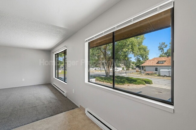 Building Photo - 2628 E Wellesley Ave