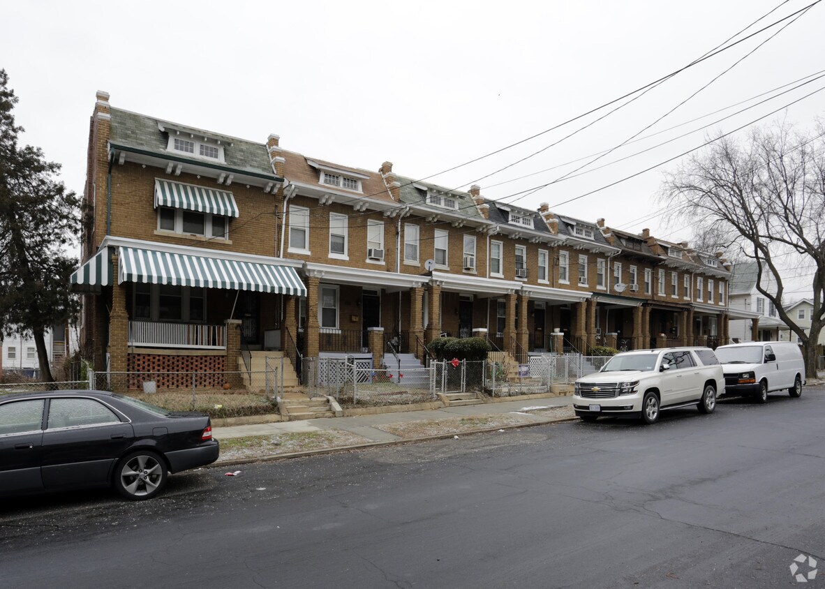 Building Photo - 1428-1430 S St SE