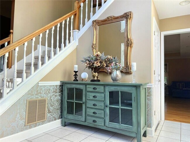 Building Photo - 5588 Shanon View