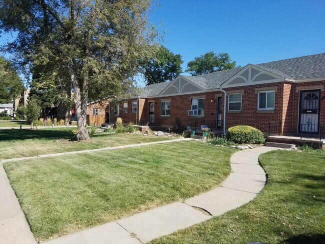 Foto del edificio - 1 Bed 1 Bath Mayfair Apartment With Garage in Denver! Available Now!