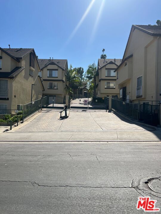 Building Photo - 4600 Don Lorenzo Dr