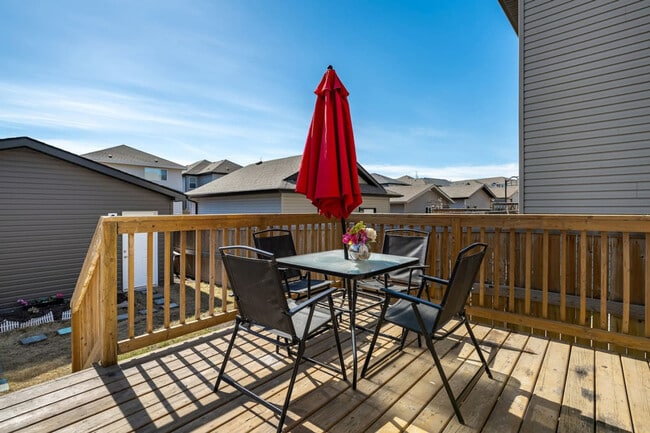 Photo du bâtiment - 1079 McConachie Blvd NW