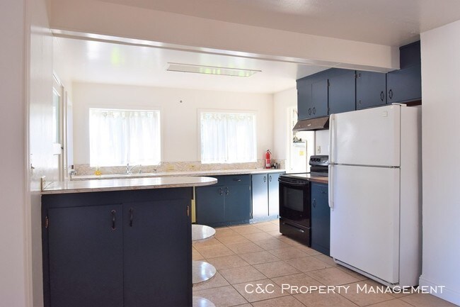 Building Photo - Pet Friendly Three Bedroom Near DLI