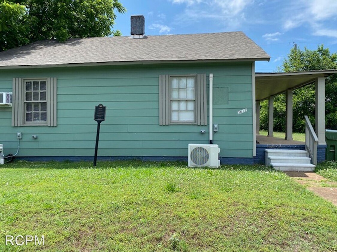 1 br, 1 bath House 3612 Fairview St House Rental in Huntsville, AL