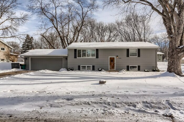 Primary Photo - 3232 Independence Avenue North, New Hope, ...