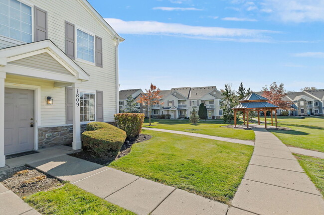 Building Photo - 1809 Silverstone Dr