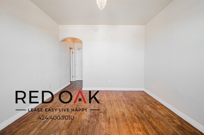 Building Photo - 2731 Beverly Blvd