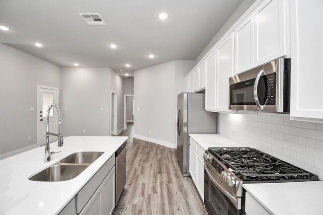 Building Photo - 21030 Shore Oak Dr