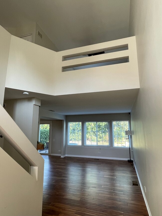 Building Photo - 357 Persimmon Ct