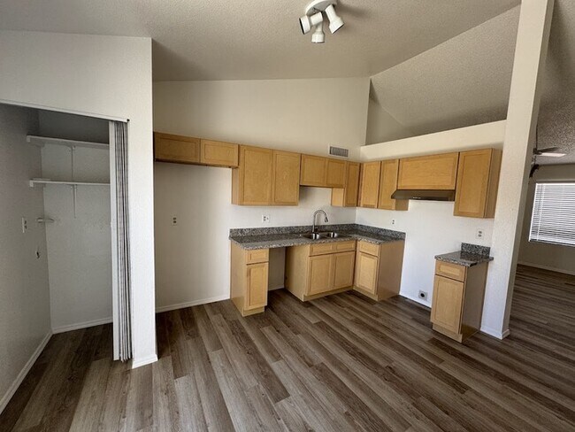 Foto del edificio - Glendale 2br Townhome - Just remodled!