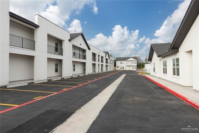 Foto del edificio - 820 E Cedar Ave