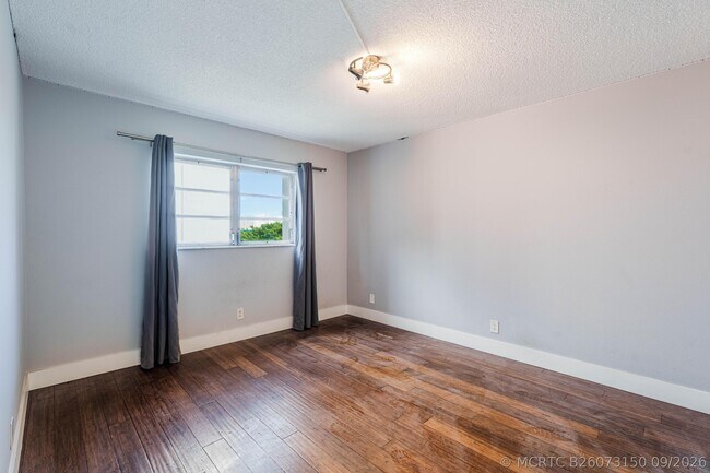 Foto del edificio - 900 NE 12th Ave