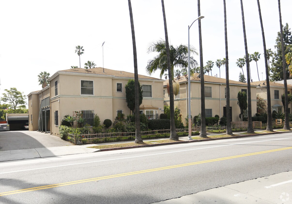 Foto principal - 7762-7770 Hollywood Blvd