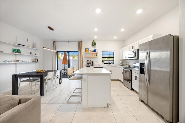 Foto del edificio - 656 SW 12th St