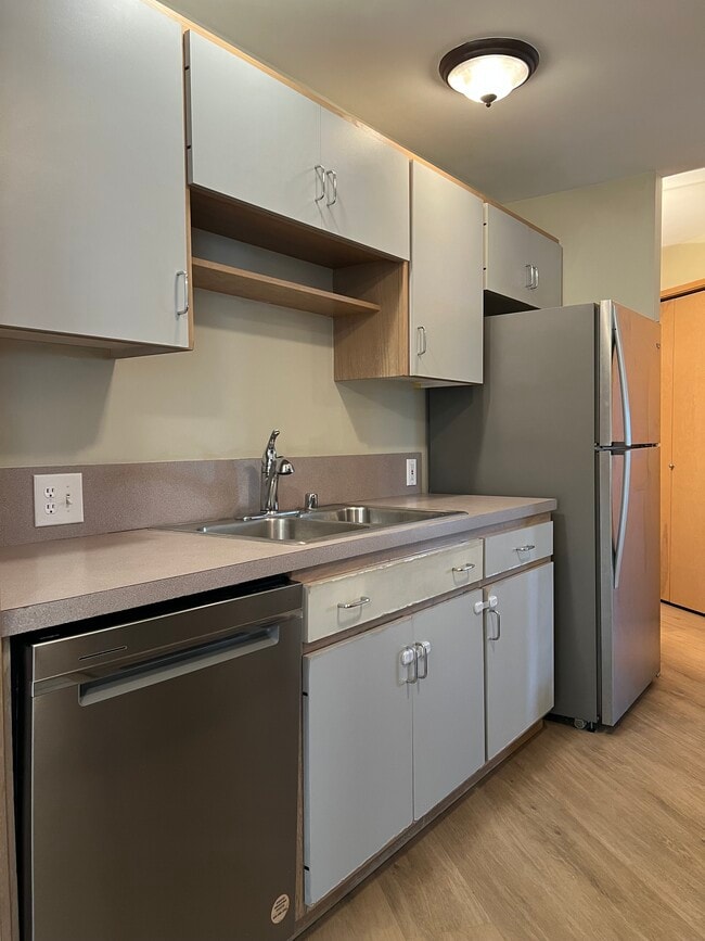 Building Photo - 727 N 85th St