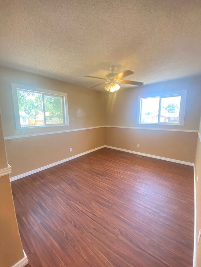Building Photo - 2 Bedroom plus 3 Non-Conforming Rooms, 2 B...