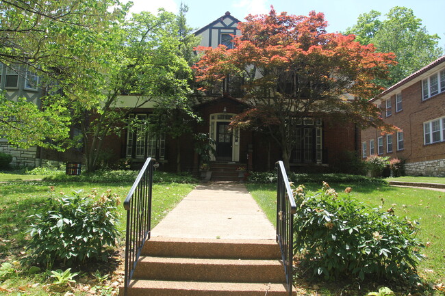 Foto del edificio - 7324 Pershing Ave