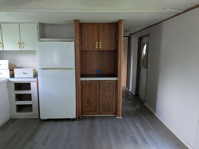 Building Photo - Springs Road Estates Unit#25