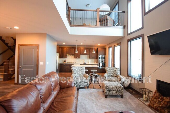 Building Photo - 814 Pinnacle Path