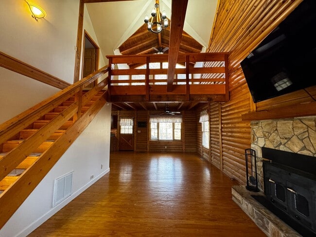 Building Photo - 257 Kim St