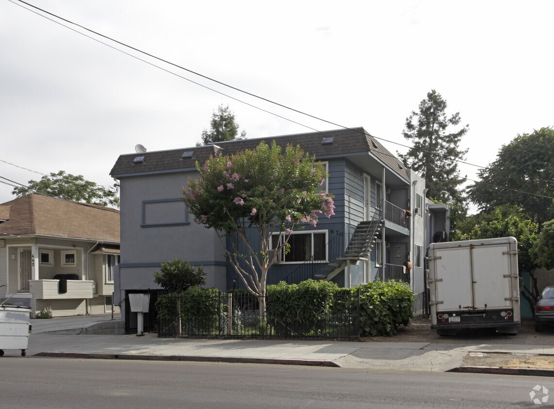 Building Photo - 670 S 10th St