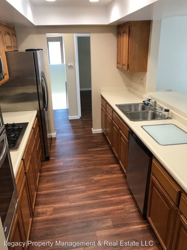 Building Photo - 790 Tamarack Dr