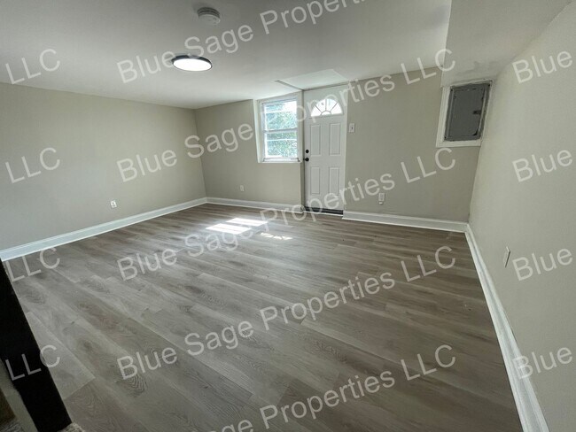 Building Photo - Beautiful 4 Bedroom 2 Bath in Sharon Hill