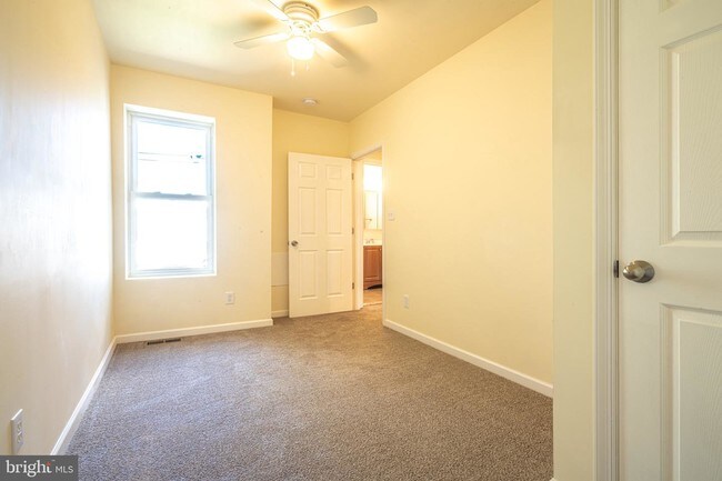 Foto del edificio - 6923 Linmore Ave
