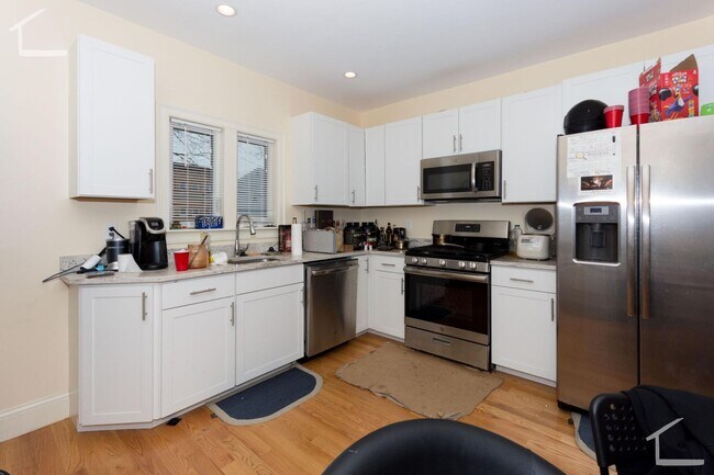 Foto del edificio - New Construction in Allston, Central Heat/AC, Free Laundry, Parking, 3 Full Bathrooms,