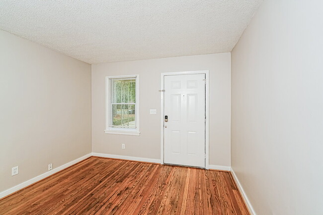 Building Photo - 237 Garden Ln