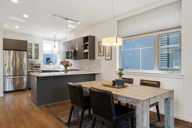Foto del edificio - 9528B 8th Ave NW
