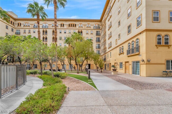 Foto del edificio - 2455 W Serene Ave