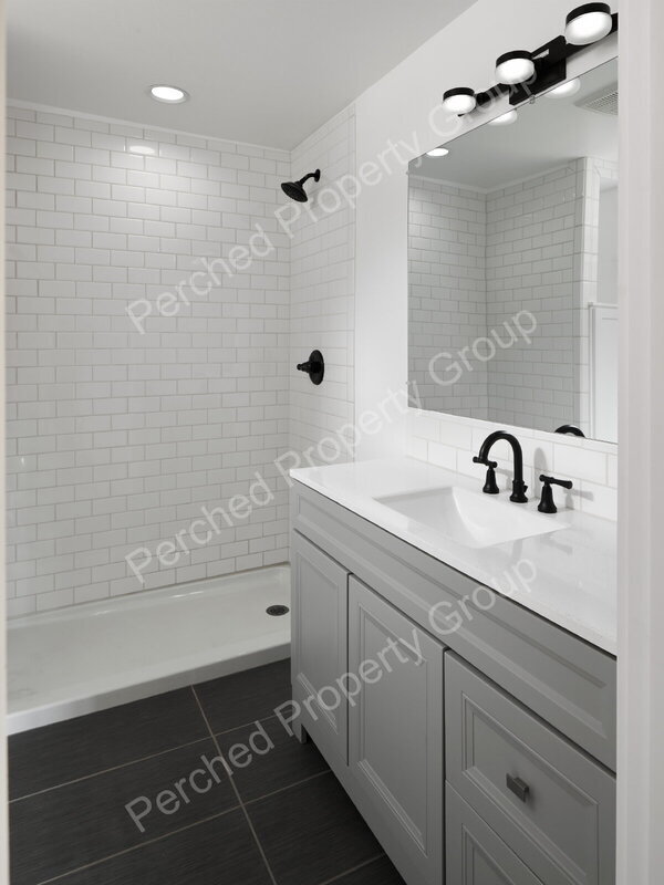 Building Photo - 7136 N Amherst St