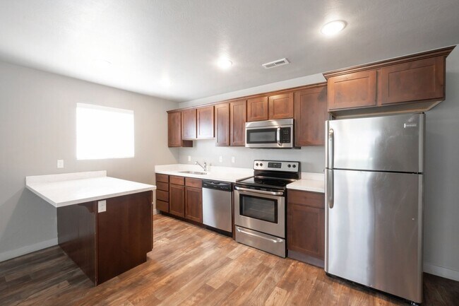 Foto del edificio - Awesome 2 Story Townhome in Vineyard w/ attached 2 car garage!
