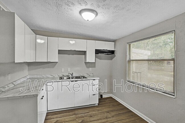 Foto del edificio - 10536 Keuka Dr