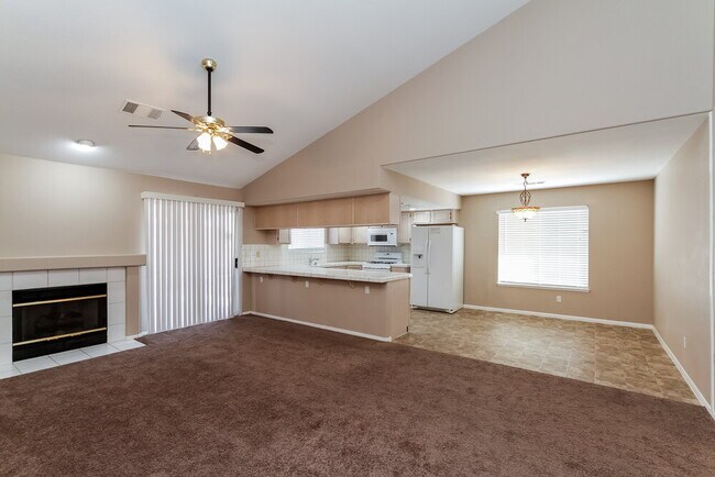 Foto del edificio - 334 Oak Canyon Dr