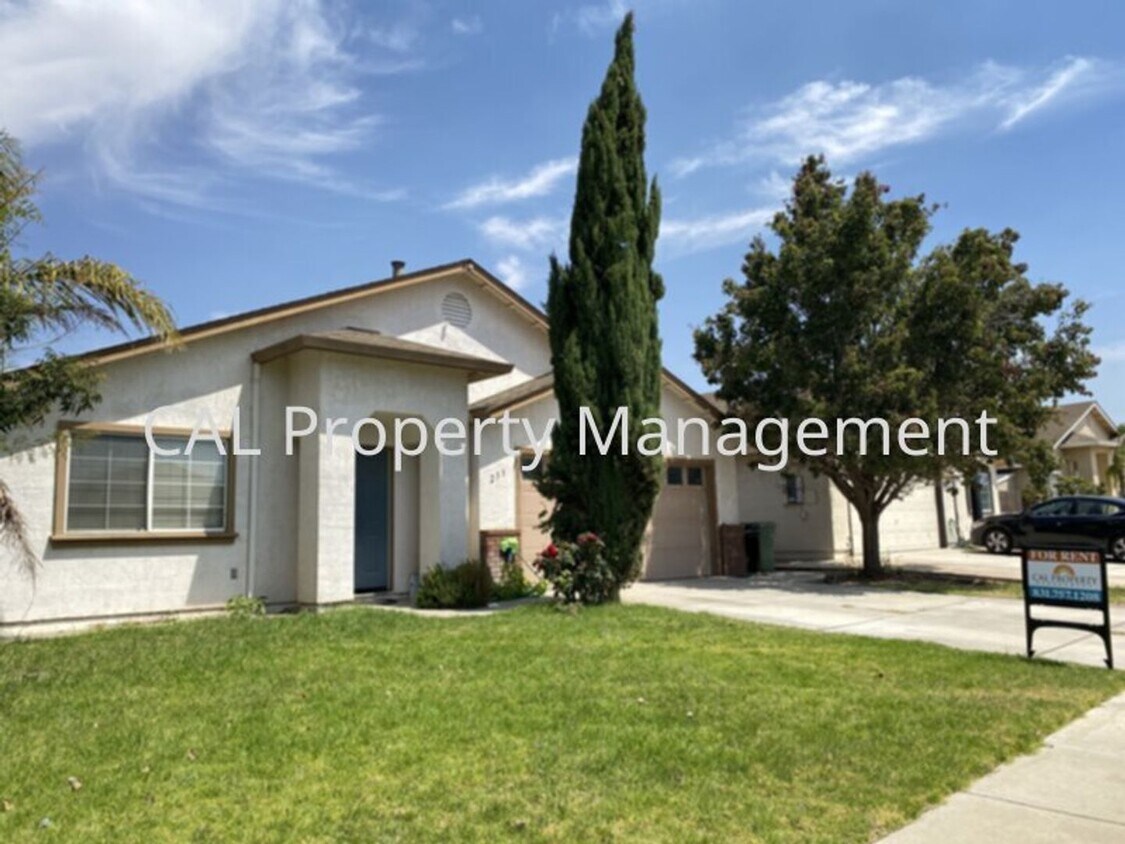 Foto del edificio - 4-bedroom, 1-bathroom single level Soledad...