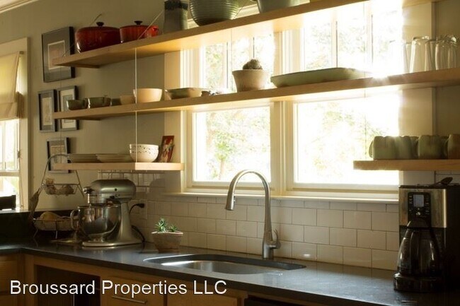 Building Photo - 2 br, 1 bath House - 440 Bellevue Street