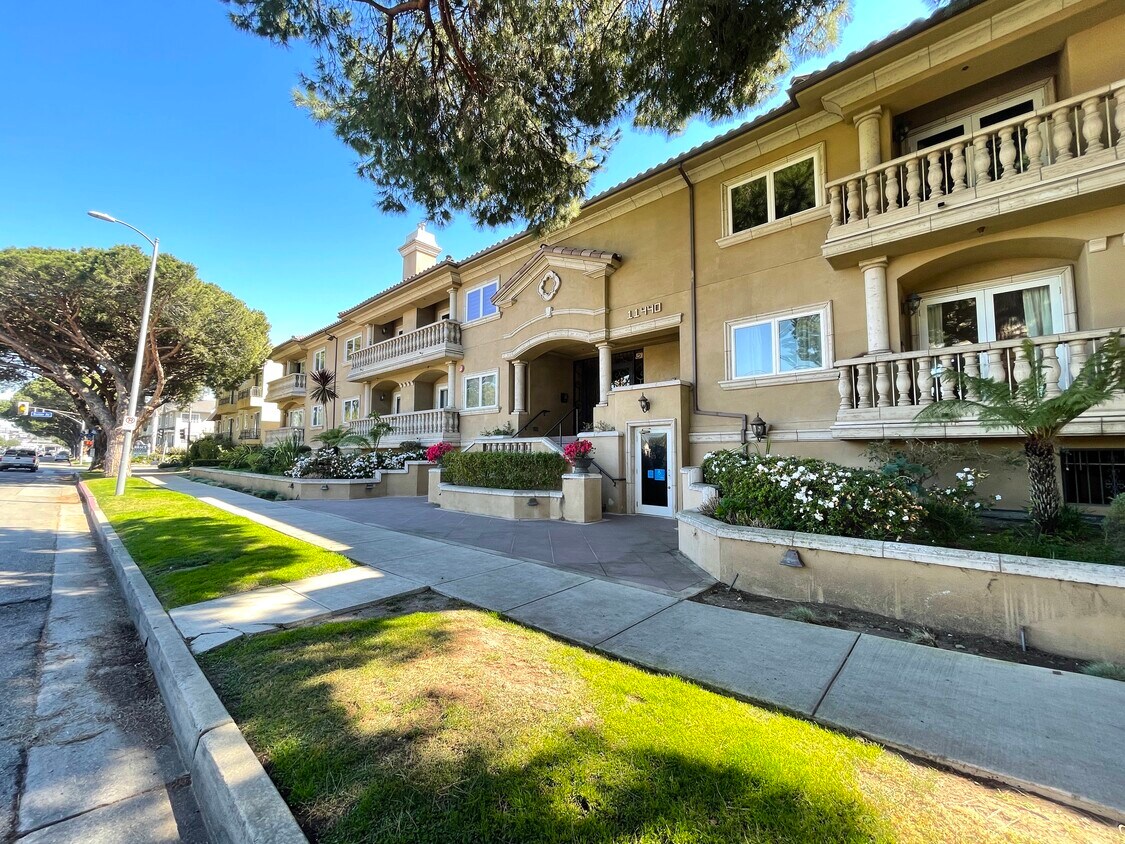 11440 National Blvd Unit 8, Los Angeles, CA 90064 Condo for Rent in