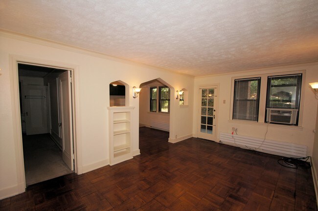 Building Photo - 783 Shady Dr E
