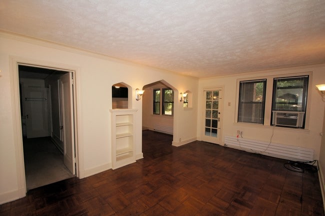 Building Photo - 783 Shady Dr E